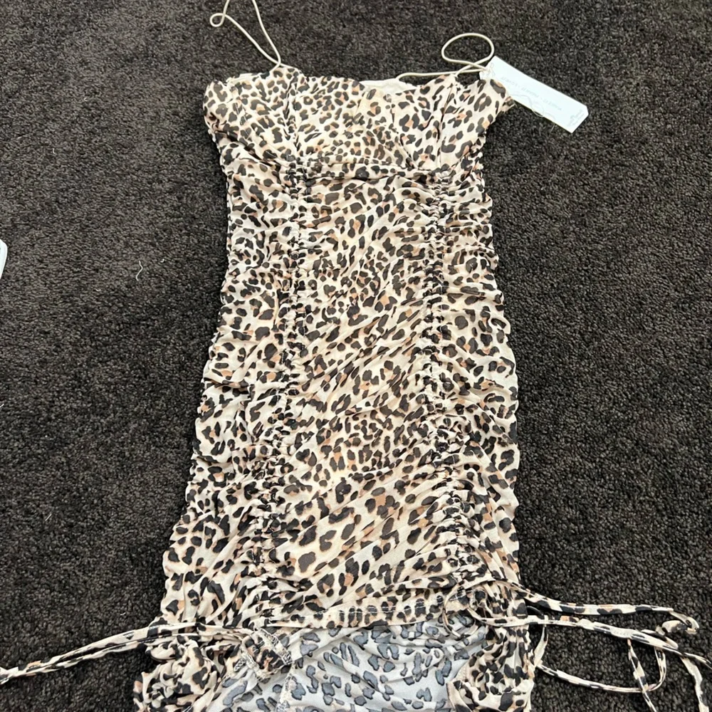 Dresss - Picture 1 of 1